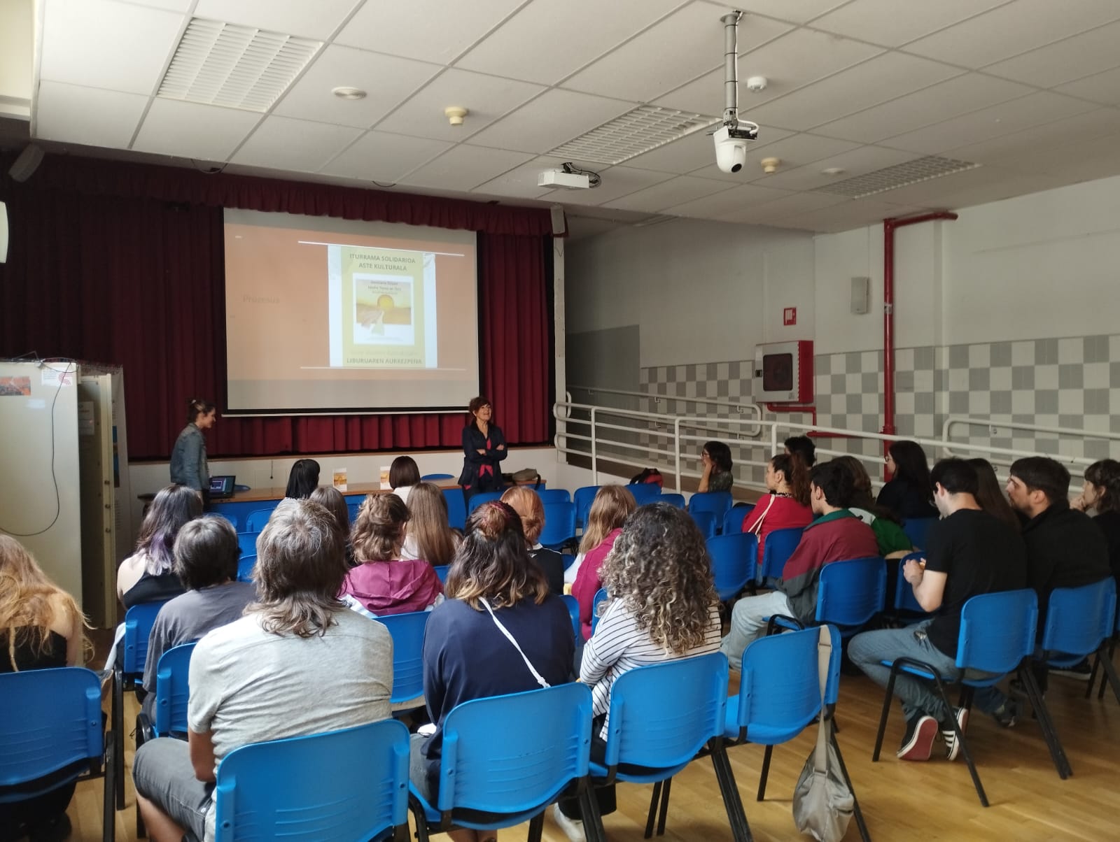 POESÍA SAHARAUI EN EL IES ITURRAMA DE PAMPLONA