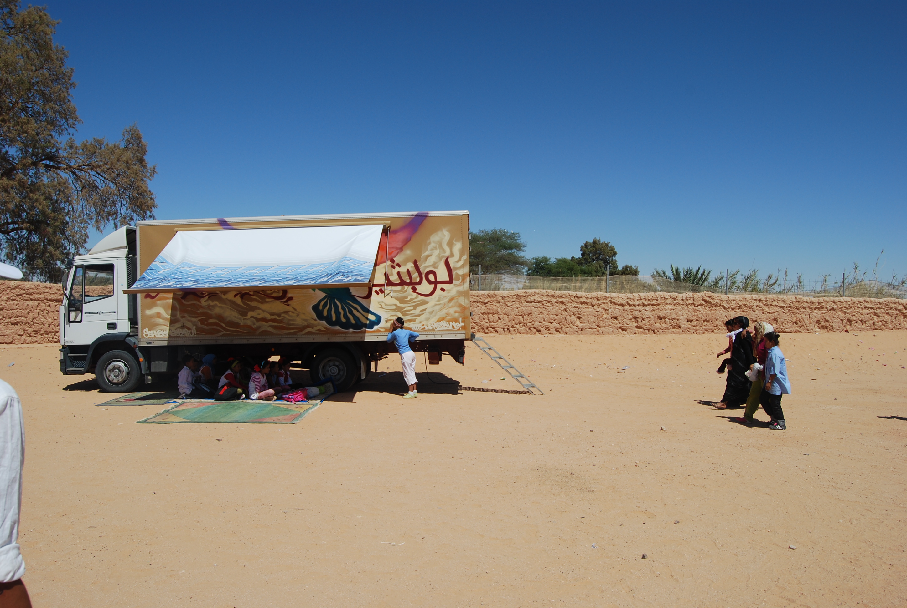 LA MEMORIA DEL BUBISHER  (Dedicado a los guardianes de la memoria saharaui, que hacen de la solidaridad su aliado y de los libros su bandera).