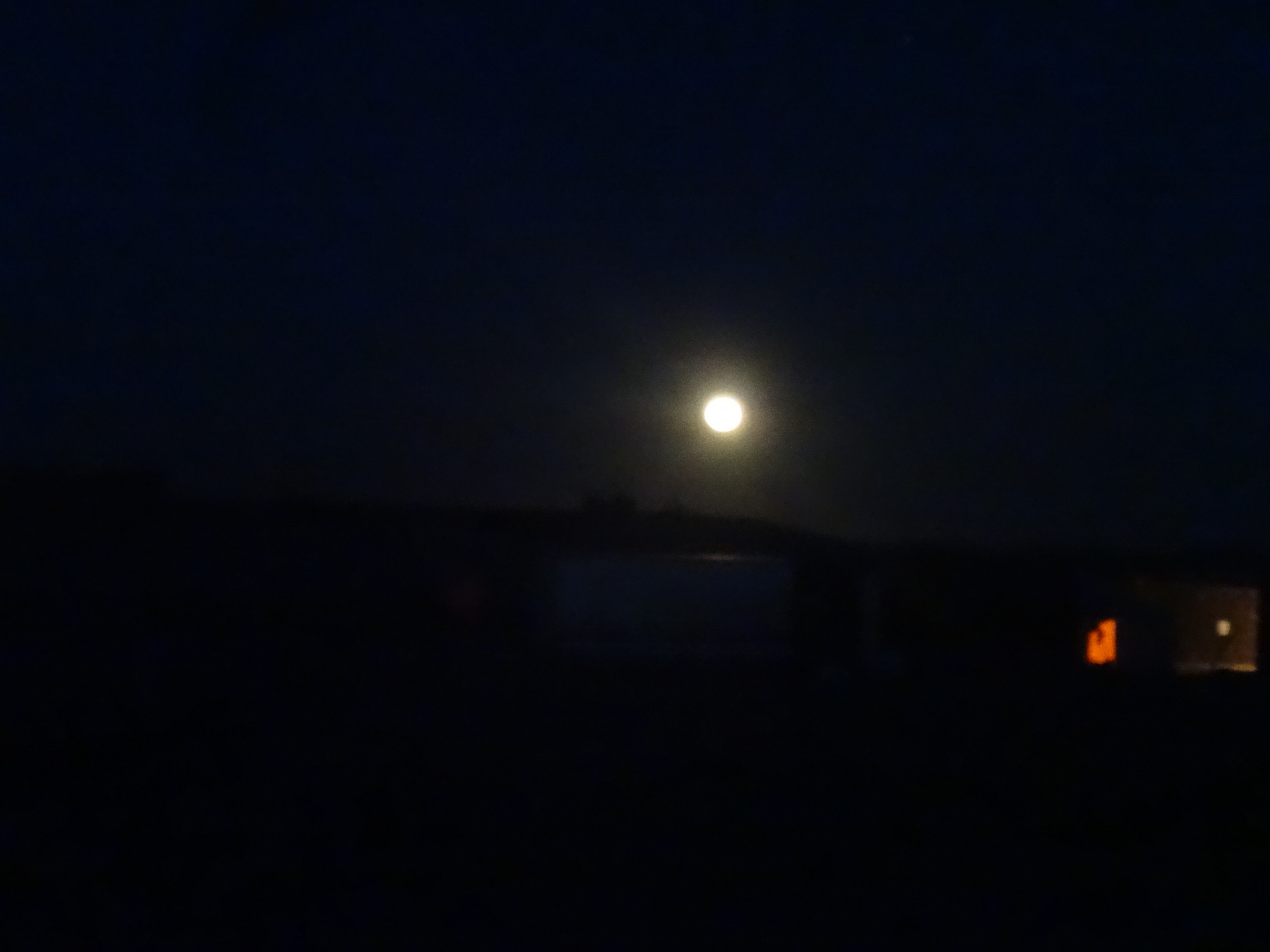 LUZ DE LUNA EN EL REFUGIO