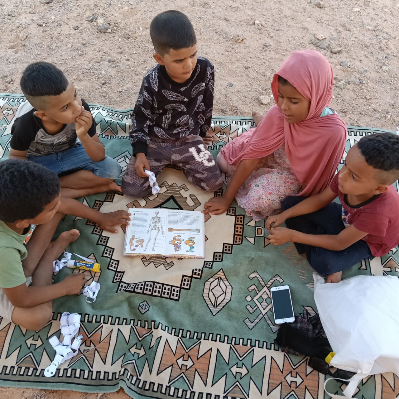 BAJO LAS ALAS DEL BUBISHER.  (Aprender la vida en el exilio).