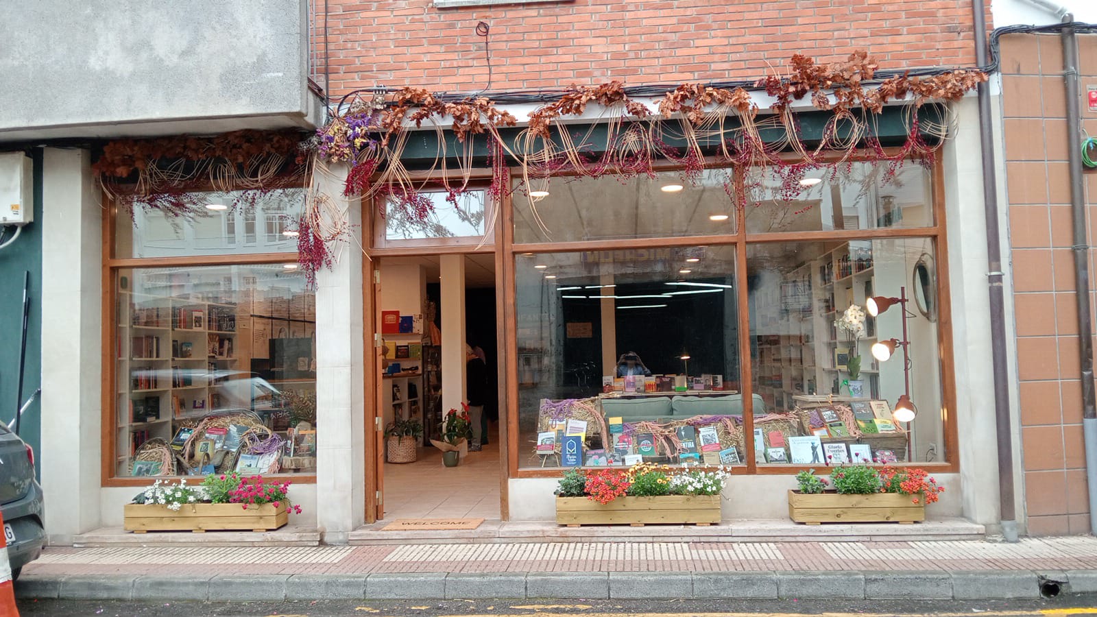 LA LIBREIRÍA ABRE SUS PUERTAS EN CANGAS DE ONÍS